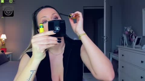 Snapshot of susanjewel chatting on 03-01-25, 10:13 SusanJewel online show from 03-01-25, 10:13