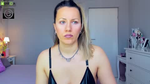 Snapshot of susanjewel chatting on 03-04-25, 07:30 SusanJewel online show from 03-04-25, 07:30