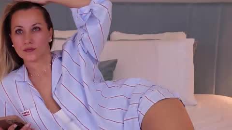 Snapshot of susanjewel chatting on 09-25-25, 06:50 SusanJewel online show from 09-25-25, 06:50