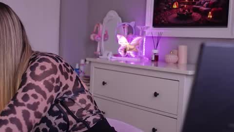 Snapshot of susanjewel chatting on 10-26-25, 11:16 SusanJewel online show from 10-26-25, 11:16