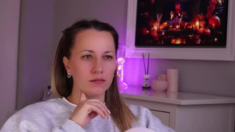 Snapshot of susanjewel chatting on 11-25-25, 07:52 SusanJewel online show from 11-25-25, 07:52