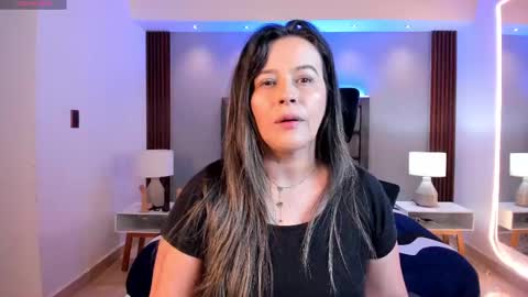 Snapshot of susann_ross chatting on 09-20-25, 10:49 Susan Everyday From 0530 to 1430 Col Time online show from 09-20-25, 10:49