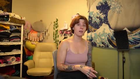 Snapshot of sushifox chatting on 10-22-25, 03:45 online show from 10-22-25, 03:45