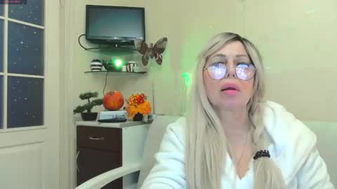 Snapshot of susienoreen chatting on 10-29-25, 09:11 SusieNoreen online show from 10-29-25, 09:11