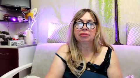 Snapshot of susiexnoreen chatting on 03-04-26, 12:16 SusiexNoreen online show from 03-04-26, 12:16