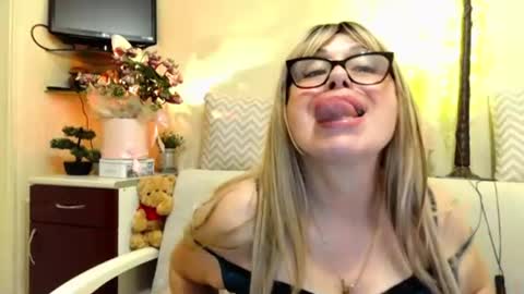 Snapshot of susiexnoreen chatting on 06-18-26, 12:00 SusiexNoreen online show from 06-18-26, 12:00