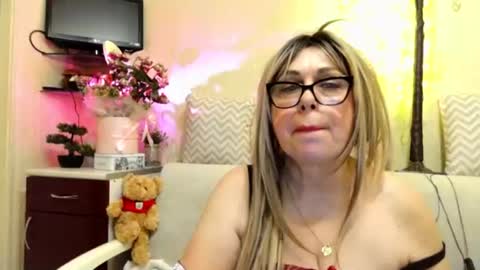 Snapshot of susiexnoreen chatting on 06-21-26, 02:25 SusiexNoreen online show from 06-21-26, 02:25