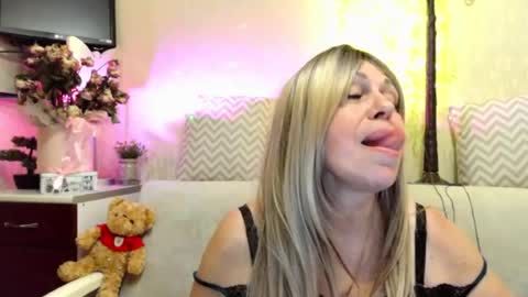 Snapshot of susiexnoreen chatting on 07-05-26, 04:52 SusiexNoreen online show from 07-05-26, 04:52