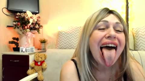 Snapshot of susiexnoreen chatting on 07-06-26, 12:40 SusiexNoreen online show from 07-06-26, 12:40
