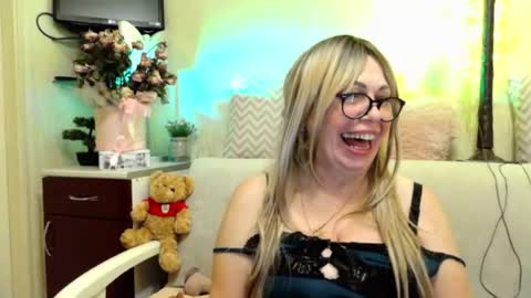 Snapshot of susiexnoreen chatting on 07-07-26, 07:09 SusiexNoreen online show from 07-07-26, 07:09