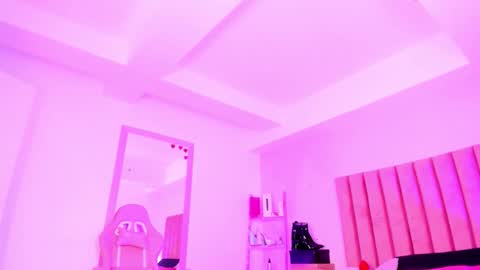 Sussan Nicole  online show from 10-20-25, 12:16