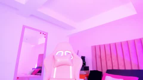 Sussan Nicole  online show from 11-08-25, 12:16