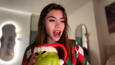  Susy  online show from 12-23-24, 11:28