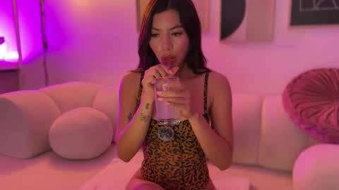 Snapshot of sussanf_ chatting on 05-27-26, 11:46 Susy online show from 05-27-26, 11:46