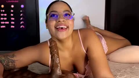 Snapshot of sussi_sotto chatting on 03-20-26, 12:43 Sussi Soto online show from 03-20-26, 12:43