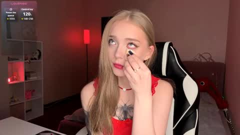 Snapshot of susyschuerholz chatting on 04-20-26, 01:03 Jessica online show from 04-20-26, 01:03