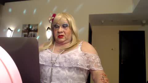 My name is Sissy or more fully Suzanna Aprilia Maria Mariquita Catarina Chinita Banci. Soy una puta - que chimba ladybug online show from 12-13-24, 09:20