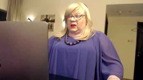 My name is Sissy or more fully Suzanna Aprilia Maria Mariquita Catarina Chinita Banci. Soy una puta - que chimba ladybug online show from 09-19-25, 06:30