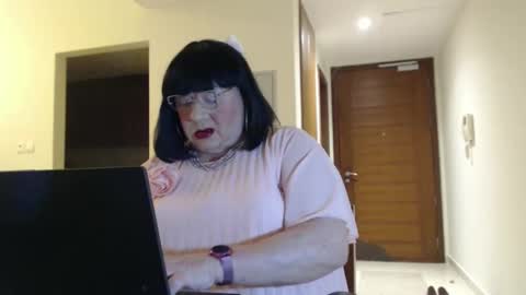 Snapshot of suzannebanci chatting on 04-10-26, 03:06 My name is Sissy or more fully Suzanna Aprilia Maria Mariquita Catarina Chinita Banci. Soy una puta - que chimba ladybug online show from 04-10-26, 03:06