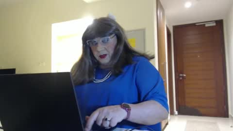 Snapshot of suzannebanci chatting on 04-17-26, 03:48 My name is Sissy or more fully Suzanna Aprilia Maria Mariquita Catarina Chinita Banci. Soy una puta - que chimba ladybug online show from 04-17-26, 03:48