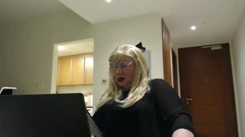 Snapshot of suzannebanci chatting on 04-24-26, 03:47 My name is Sissy or more fully Suzanna Aprilia Maria Mariquita Catarina Chinita Banci. Soy una puta - que chimba ladybug online show from 04-24-26, 03:47