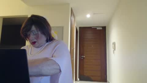 Snapshot of suzannebanci chatting on 05-01-26, 06:34 My name is Sissy or more fully Suzanna Aprilia Maria Mariquita Catarina Chinita Banci. Soy una puta - que chimba ladybug online show from 05-01-26, 06:34