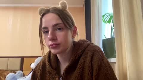 Emila online show from 04-18-26, 06:17