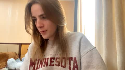 Snapshot of suzannetigerino chatting on 04-30-26, 02:34 Emila online show from 04-30-26, 02:34