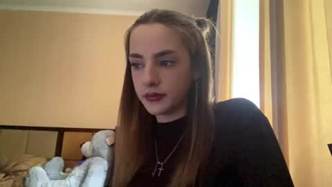 Snapshot of suzannetigerino chatting on 05-17-26, 11:17 Emila online show from 05-17-26, 11:17