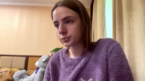 Snapshot of suzannetigerino chatting on 05-23-26, 06:18 Emila online show from 05-23-26, 06:18