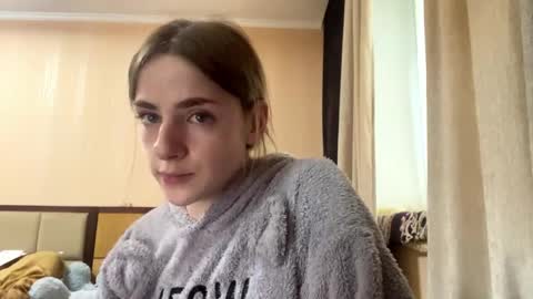Snapshot of suzannetigerino chatting on 06-02-26, 11:12 Emila online show from 06-02-26, 11:12