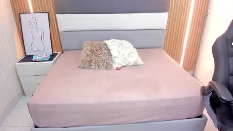 S U Z E T  online show from 02-04-26, 07:42