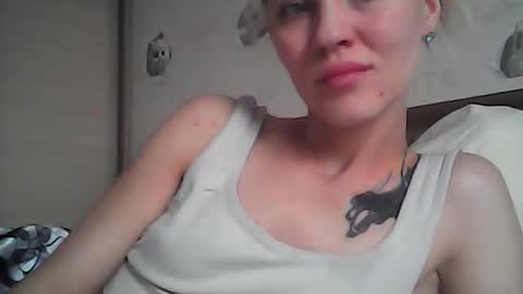 Snapshot of suzie_jenny chatting on 06-26-26, 09:14 Suzie Jenny online show from 06-26-26, 09:14