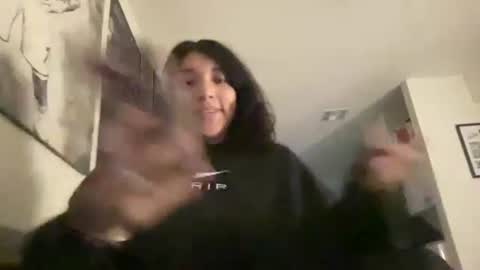 Snapshot of suzyishellawet chatting on 10-20-25, 04:02 Suzy online show from 10-20-25, 04:02