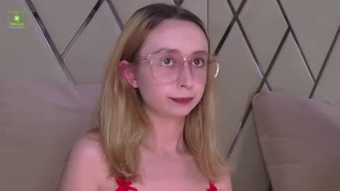Snapshot of sweatee_fluff chatting on 07-07-26, 09:08 RACHEL online show from 07-07-26, 09:08