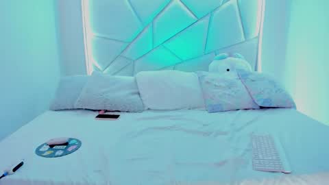 Snapshot of sweeetcruvyx chatting on 09-30-25, 02:27 Nikki model independent online show from 09-30-25, 02:27