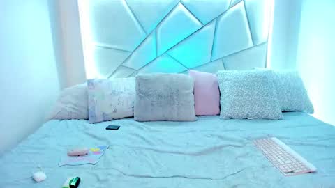 Nikki model independent online show from 03-22-26, 12:47