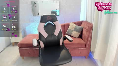 Snapshot of sweet_alice_m chatting on 02-13-25, 04:07 Alice online show from 02-13-25, 04:07