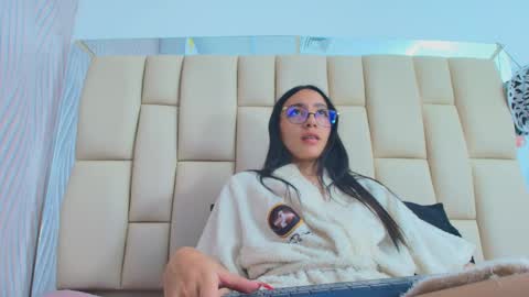 Snapshot of sweet_amye chatting on 09-24-25, 07:17 Amye online show from 09-24-25, 07:17