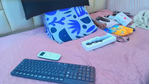 Snapshot of sweet_amye chatting on 10-11-25, 07:12 Amye online show from 10-11-25, 07:12