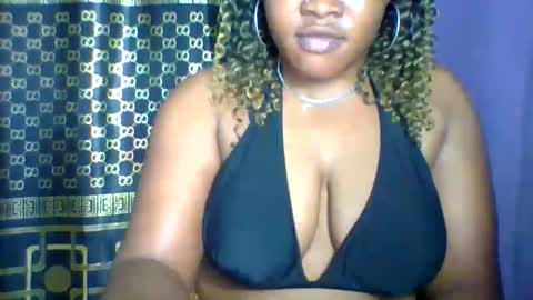 Snapshot of sweet_baby27 chatting on 09-13-25, 02:00 sweet baby online show from 09-13-25, 02:00