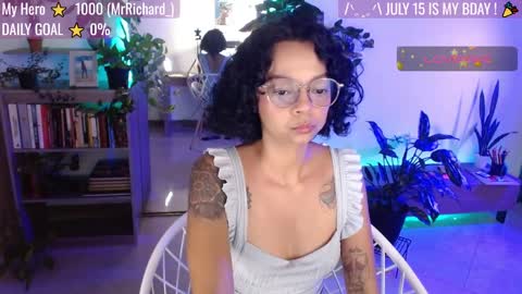 Snapshot of sweet_bluee chatting on 05-31-26, 11:50 Tutti online show from 05-31-26, 11:50