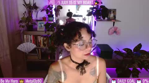 Snapshot of sweet_bluee chatting on 06-27-26, 12:59 Tutti online show from 06-27-26, 12:59