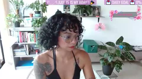 Snapshot of sweet_bluee chatting on 06-28-26, 10:05 Tutti online show from 06-28-26, 10:05