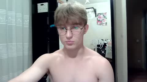 Snapshot of sweet_boy06 chatting on 07-09-26, 07:51 Sweet boy06 online show from 07-09-26, 07:51