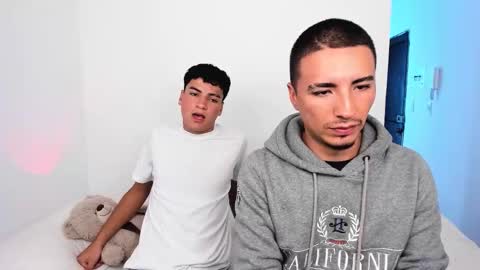 Snapshot of sweet_boys_xx chatting on 10-25-25, 06:35 CristianBrayan PVT OPEN online show from 10-25-25, 06:35