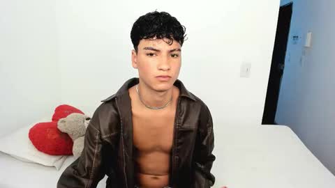Snapshot of sweet_boys_xx chatting on 10-29-25, 11:56 CristianBrayan PVT OPEN online show from 10-29-25, 11:56