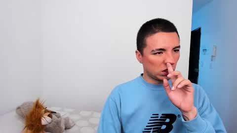 Snapshot of sweet_boys_xx chatting on 11-04-25, 12:04 CristianBrayan PVT OPEN online show from 11-04-25, 12:04