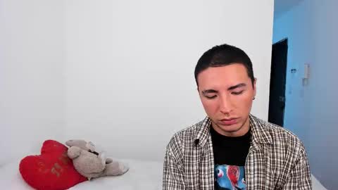 Snapshot of sweet_boys_xx chatting on 11-06-25, 01:12 CristianBrayan PVT OPEN online show from 11-06-25, 01:12