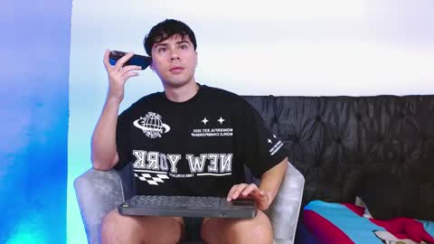 Snapshot of sweet_boysxss chatting on 02-26-26, 11:31 Theo ithan leo online show from 02-26-26, 11:31